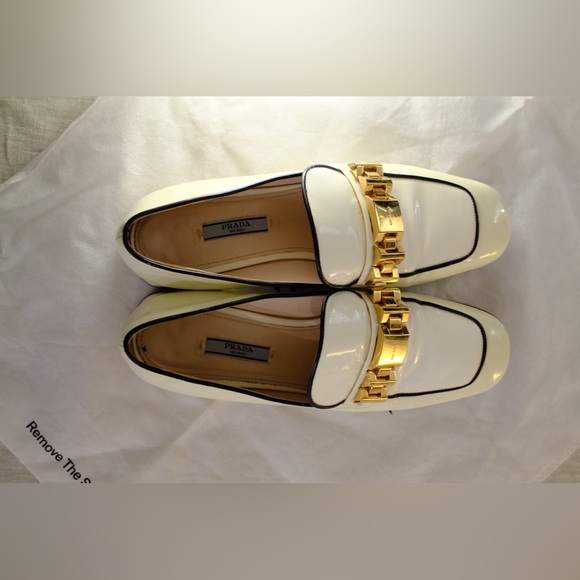Charming Prada Vintage Patent Leather Loafers - Picture 11 of 13